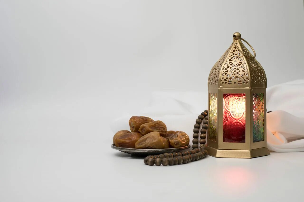 Финики Рамадан. Рамазан фонарь финики. Рамадан Lamp and Dates. Фонарь Рамадан Eid. Финики ураза