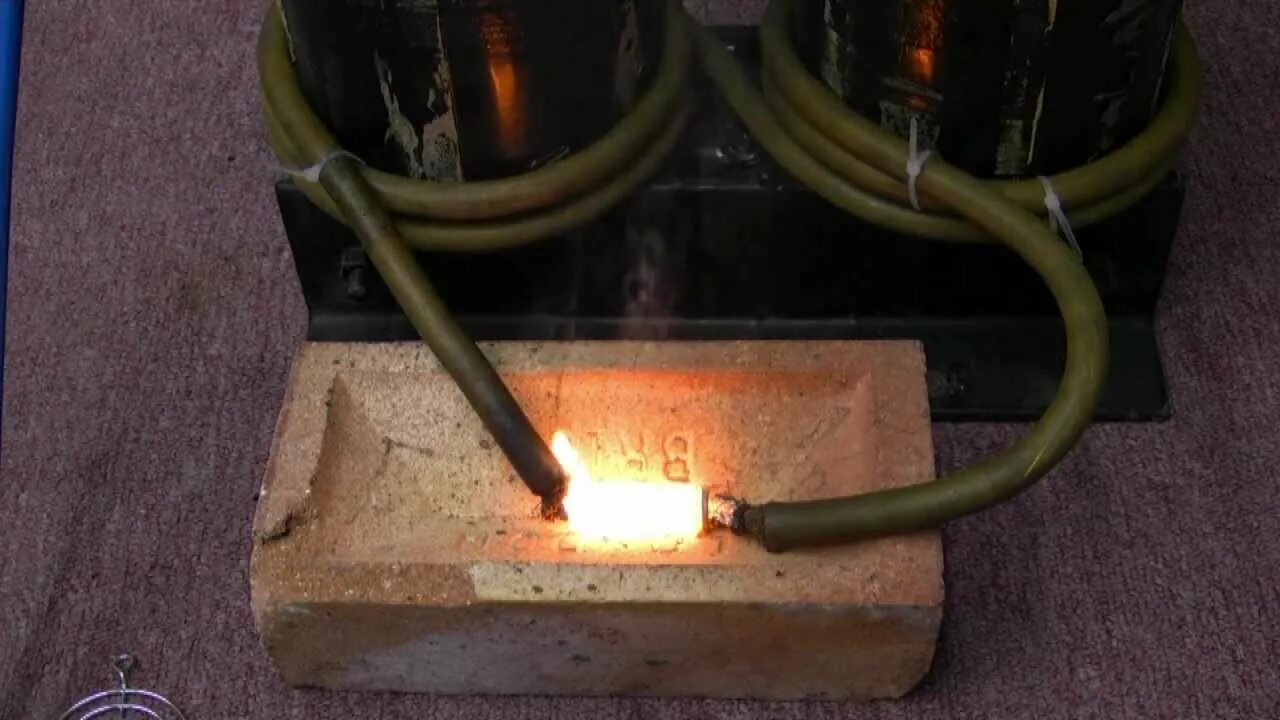 Индукционный нагреватель из трансформатора. Трансформатор для нагрева металла. Трансформатор для точечной сварки. Нагреватель металла из трансформатора.