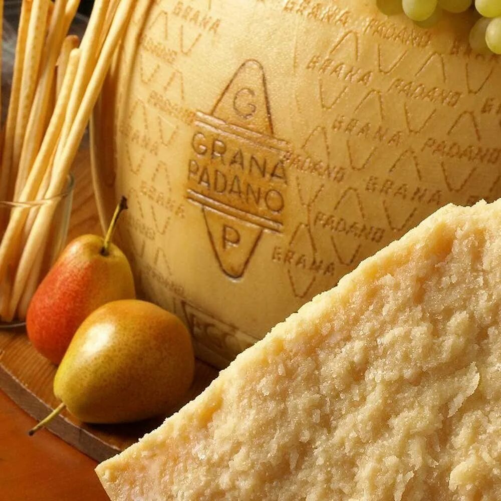 Пармезан что это. Grana Padano сыр. Пармезан Грана Падано. Сыр Грана Падано Италия. Грана Падано Mantova.