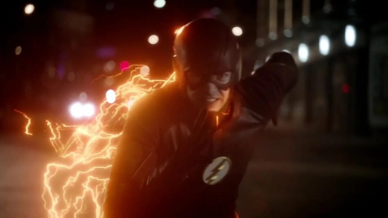 There be a flash. Флеш бежит фото. флеш атака. флеш бежит по городу. flash энергре.