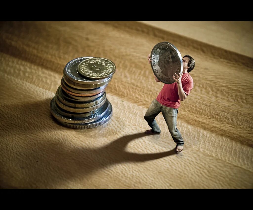 Финансовые проблемы. Пустая копилка. Ссора из за денег. Money problem. Гора денег.