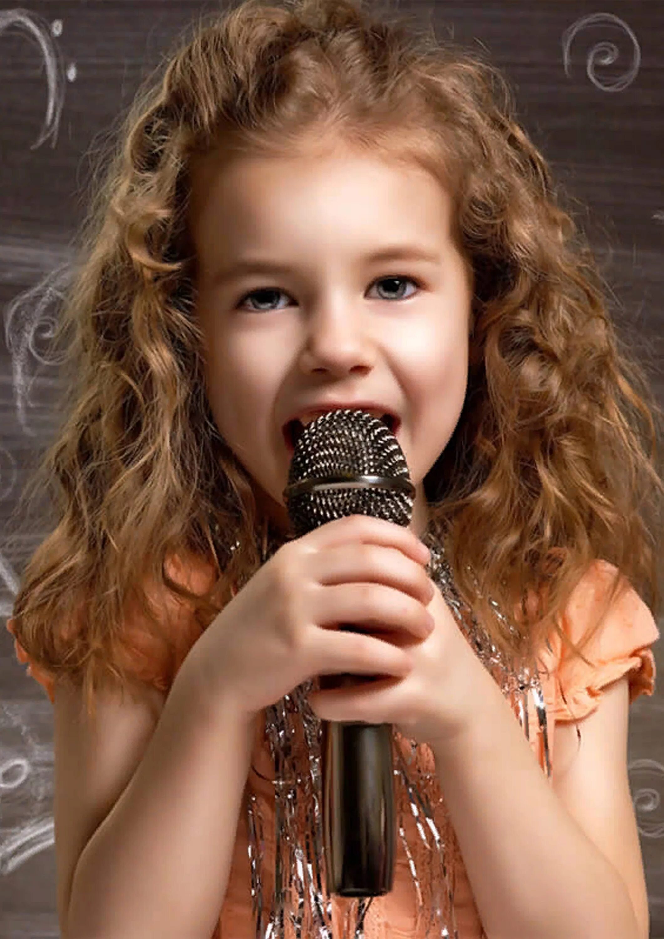 Ребенок вокалист. Дети поют. Эстрадный вокал. Вокал дети. Девочка с микрофоном.
