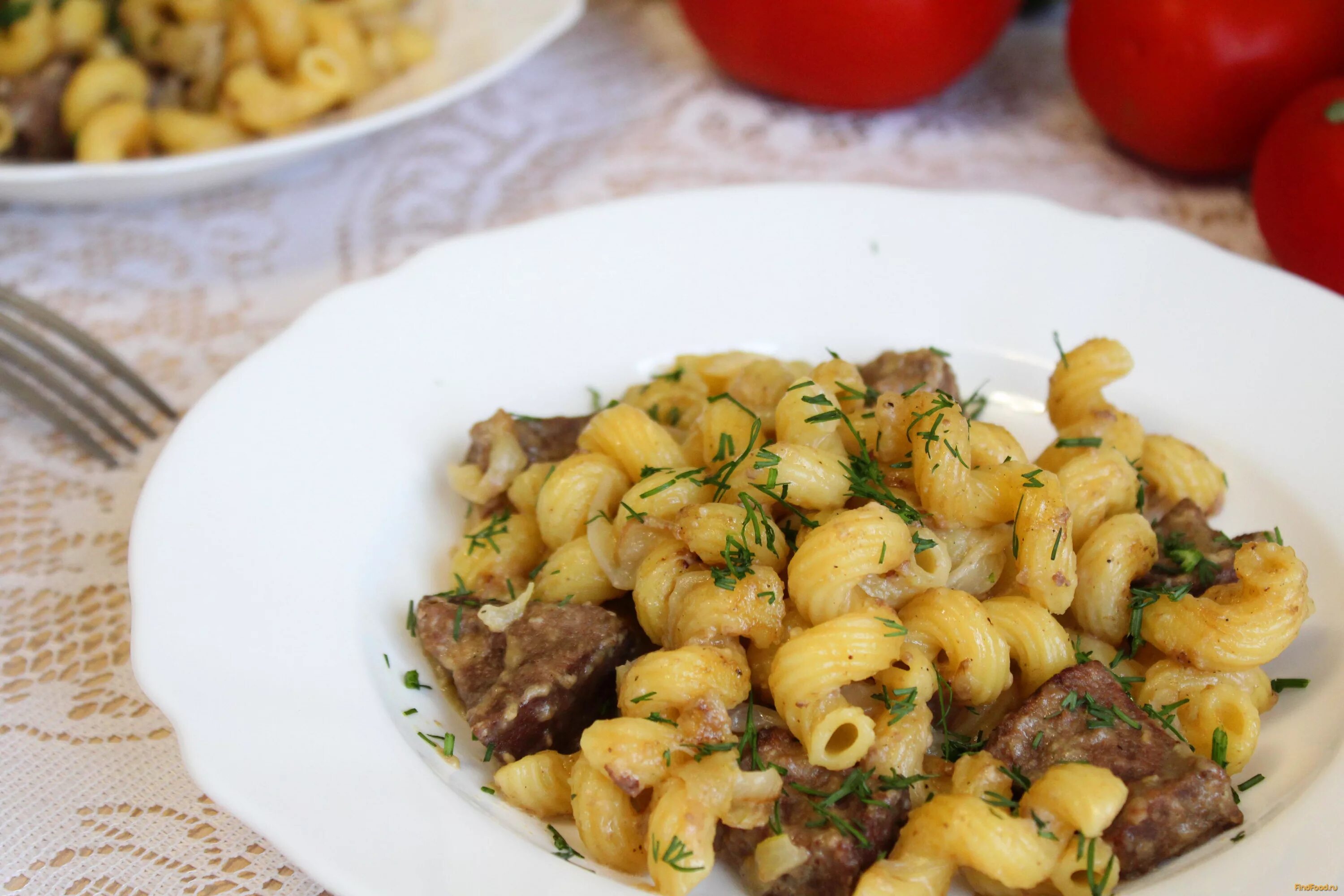 Спагетти с куриной печенью. Макароны с печенью куриной. Куриная печень с макаронами. Паста с куриной печенью. Макароны с печенкой и подливкой.