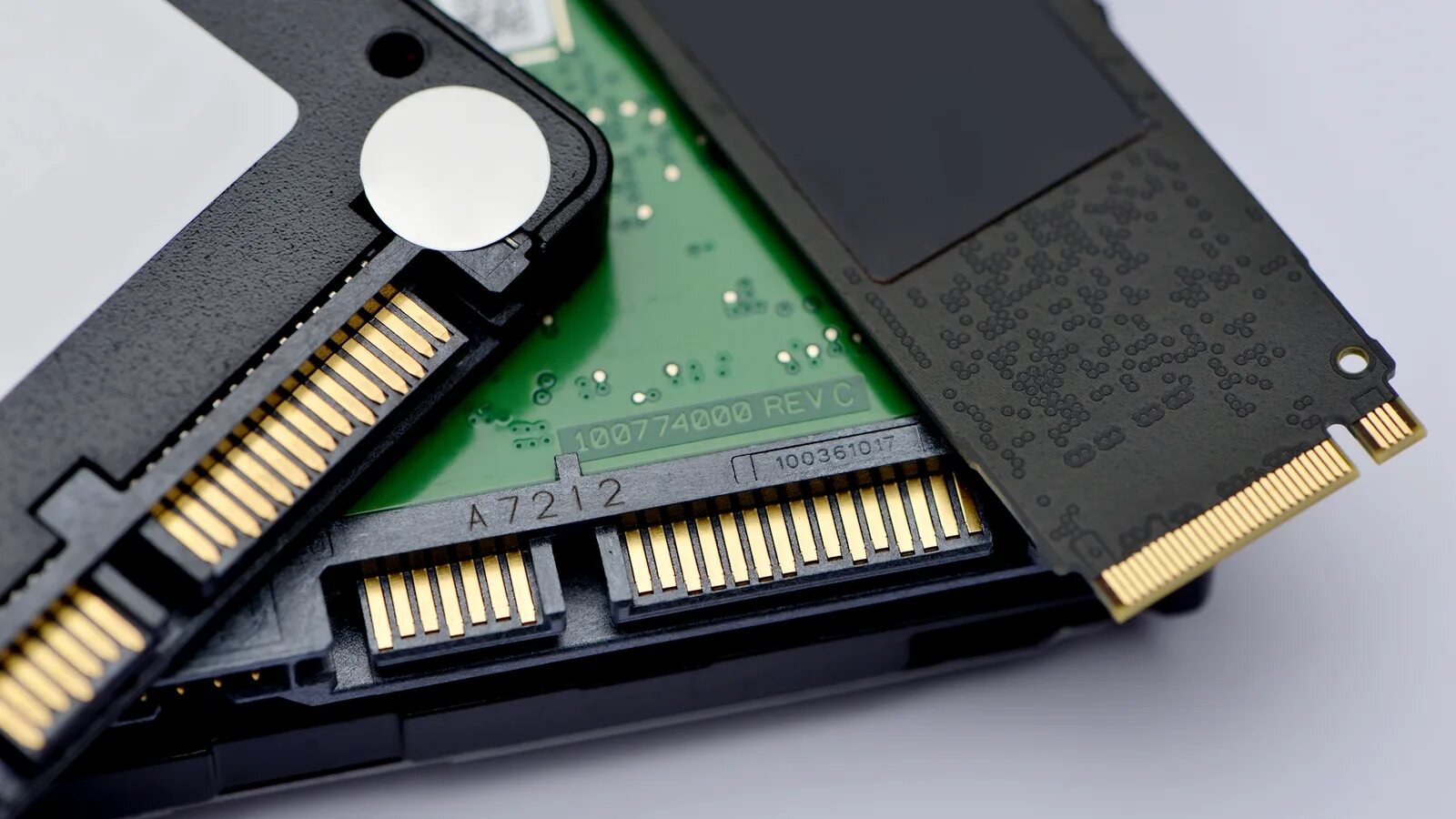 Ssd 2 tb sata. Ssd 8tb. ссд 2025. ресурс ssd накопителей. 980 pro heatsink.