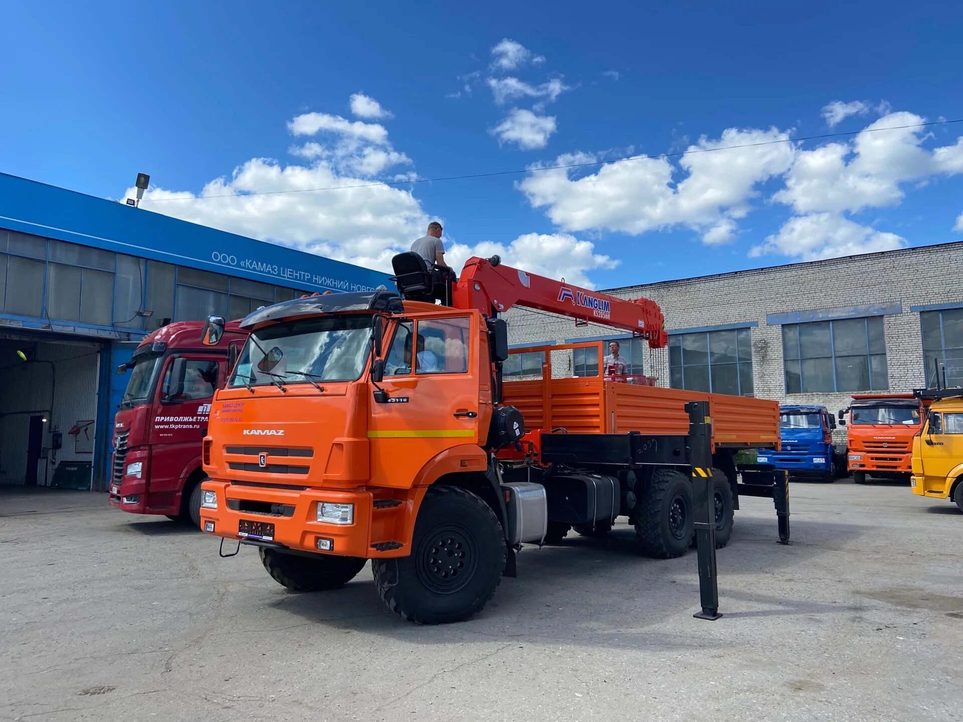 кму на шасси 43118. камаз 43118 с кму. камаз-43118 с кму-150. камаз 43118 с кму. передвижная мастерская камаз 43118.