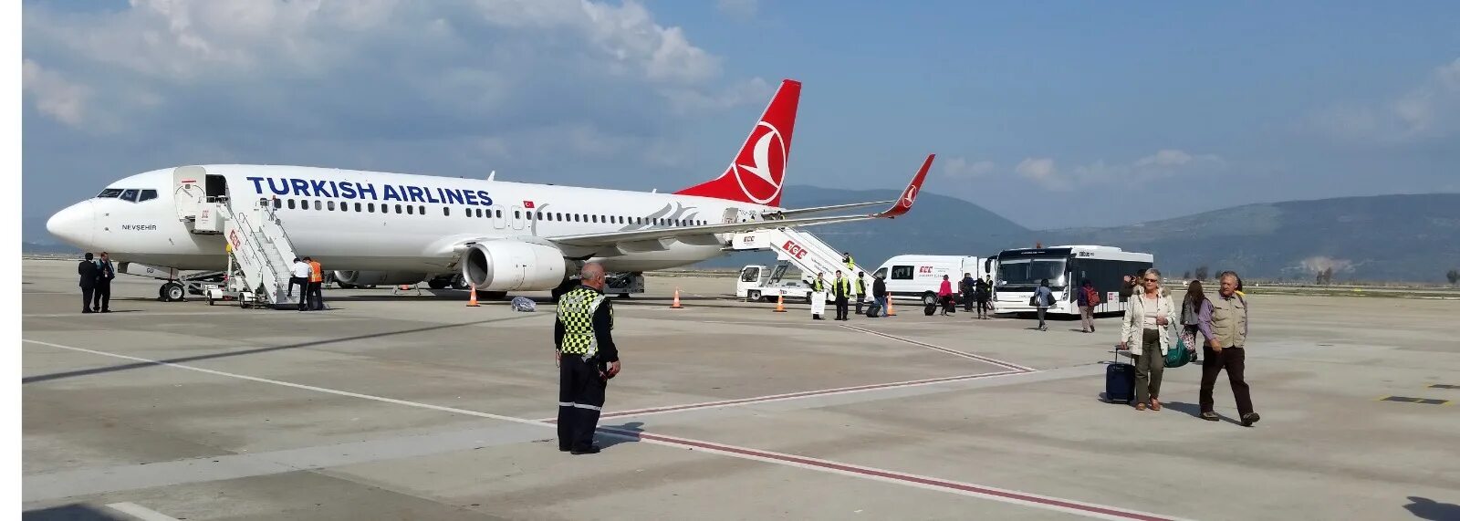 Милас Турция аэропорт. Аэропорт Бодрум. Turkish Airlines самолет аэропорт Бодрум. Авиакомпания Азимут аэропорт Бодрум.