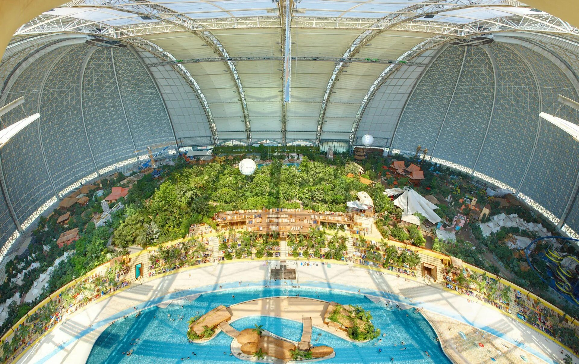 Аквапарк Германия Тропикал Айленд. Аквапарк в Германии Tropical Islands. Аквапарк Берлин тропические острова. Берлин,Тропикал парк.