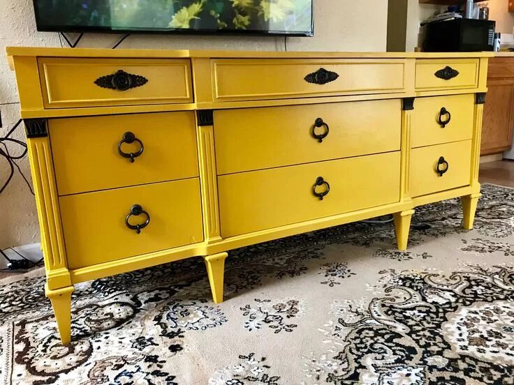 Желтый комод в интерьере Veena 5 Drawer Chest Yellow furniture, Yellow bedroom furniture, Painted bedroom