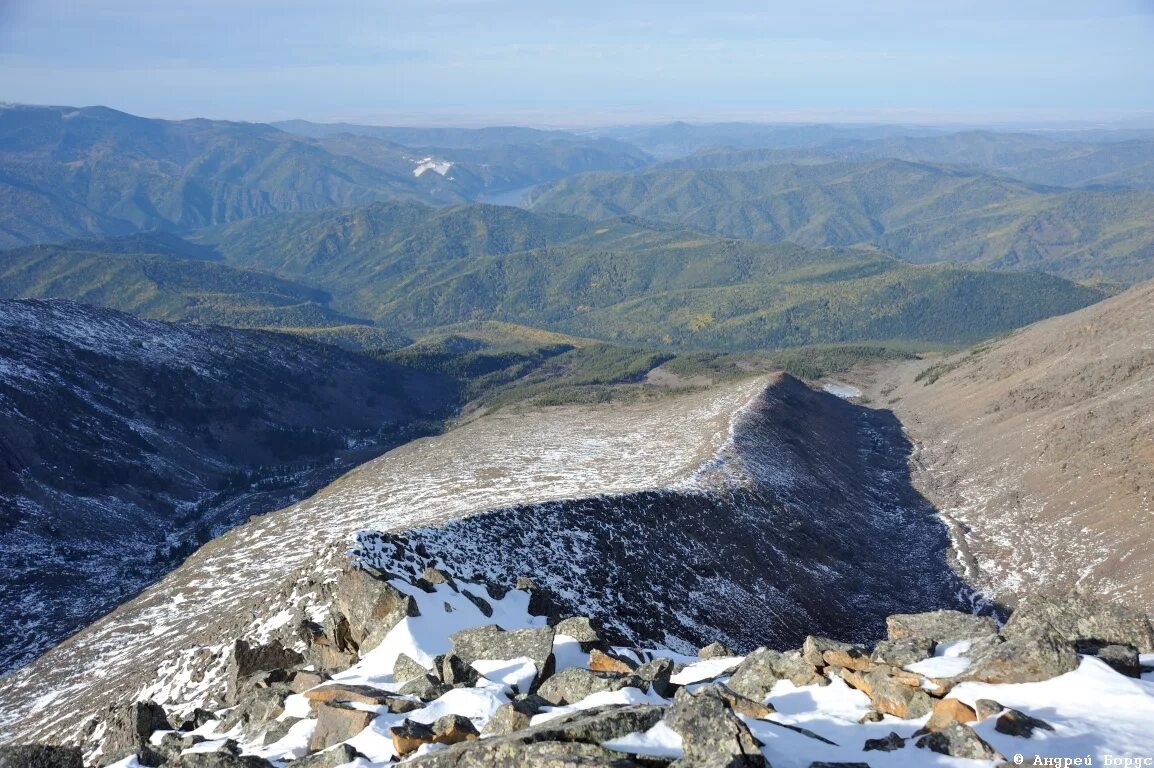 Борус гора в Хакасии. Борус Красноярск гора. Вид с горы Борус Хакасия. Саянские горы Борус.