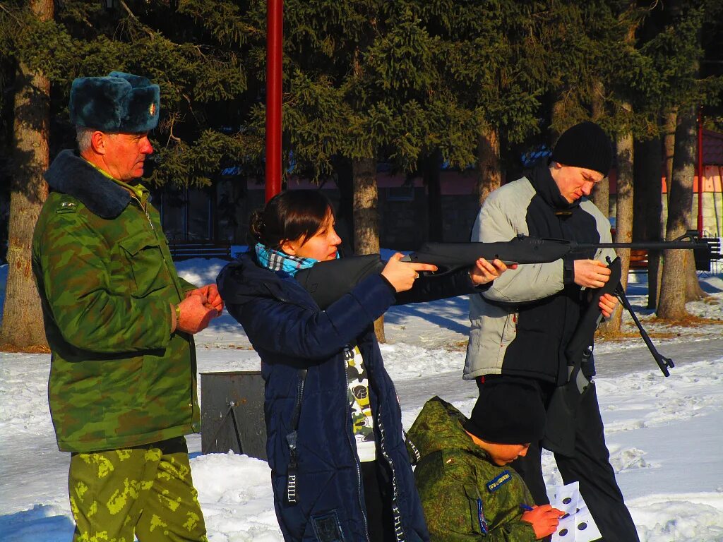 Военно-спортивная эстафета для школьников. Команды школьников на Зарнице. Зарница с МЧС. Эстафеты военно патриотической игры.