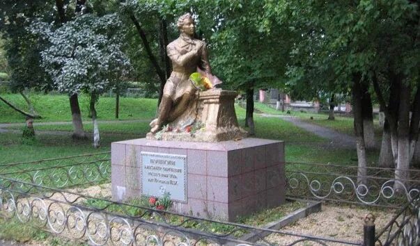 Сквер пушкина красноярск. Памятник пушкину в рязани. Пушкин рязань. Сквер пушкина рязань. Памятник пушкину в рязани фото.