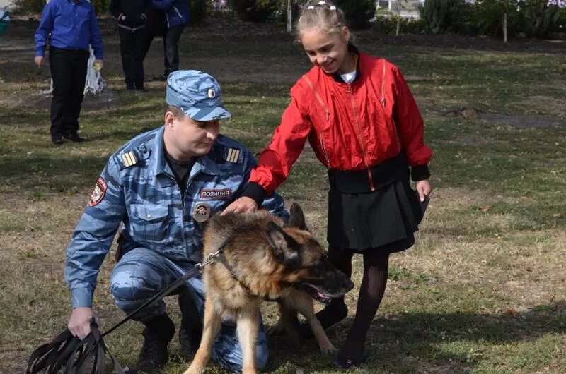 Мвд рф калининский район. Сотрудники полиции Калининского района. Полиция Калининского района Краснодарского края. Калининский район собаки. МВД по Калининскому району.