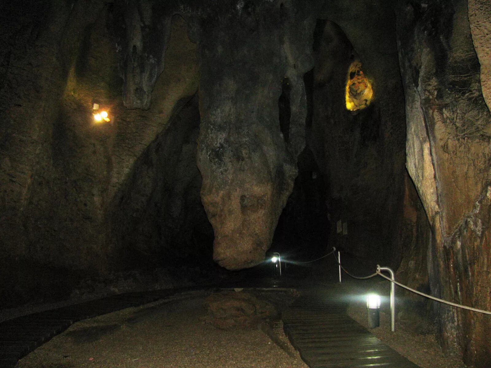 Пещера гуфр берже франция. Липская пещера (5 км от г. Липская пещера черногория. Рот пещера. Старицкие пещеры экскурсии.