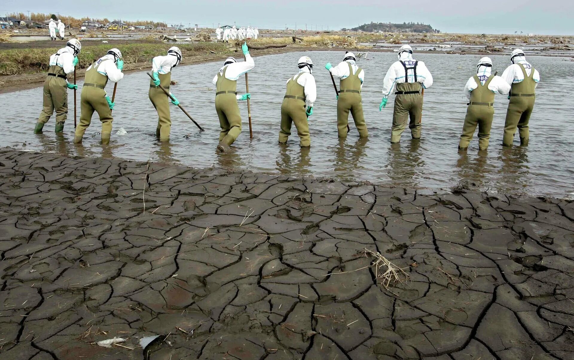 Экологические последствия аэс. Радиоактивная вода. Фукусима загрязнение воды. Радиоактивные отходы в воде. Радиоактивные отходы в море.