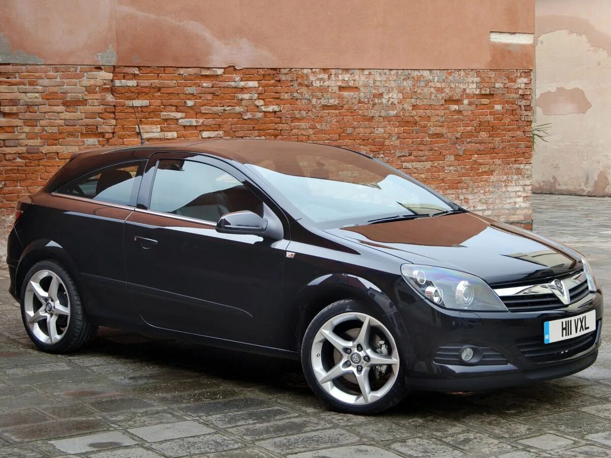 Опель купе бу. Opel Astra h купе. Opel Astra h GTC.