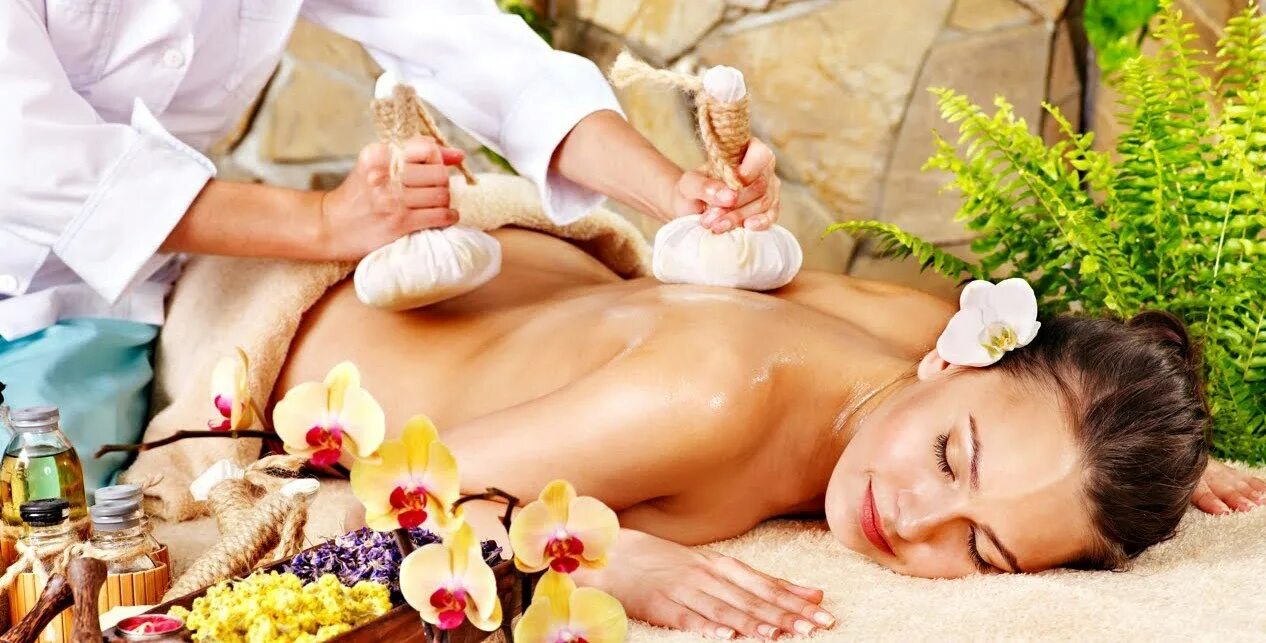 Женщина в спа салоне. Профессиональный массаж. Спа для двоих. Спа привилегия. Спа привилегия.