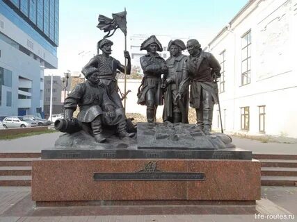 Сколько памятников в ростове