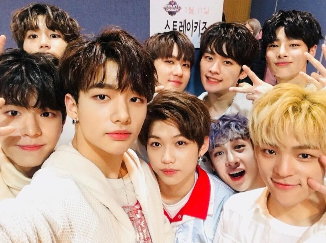 Stray kids русский язык. Имена участников стрэй kids. stray kids мемберы с именами. stray kids дебют. стрей киц имена.