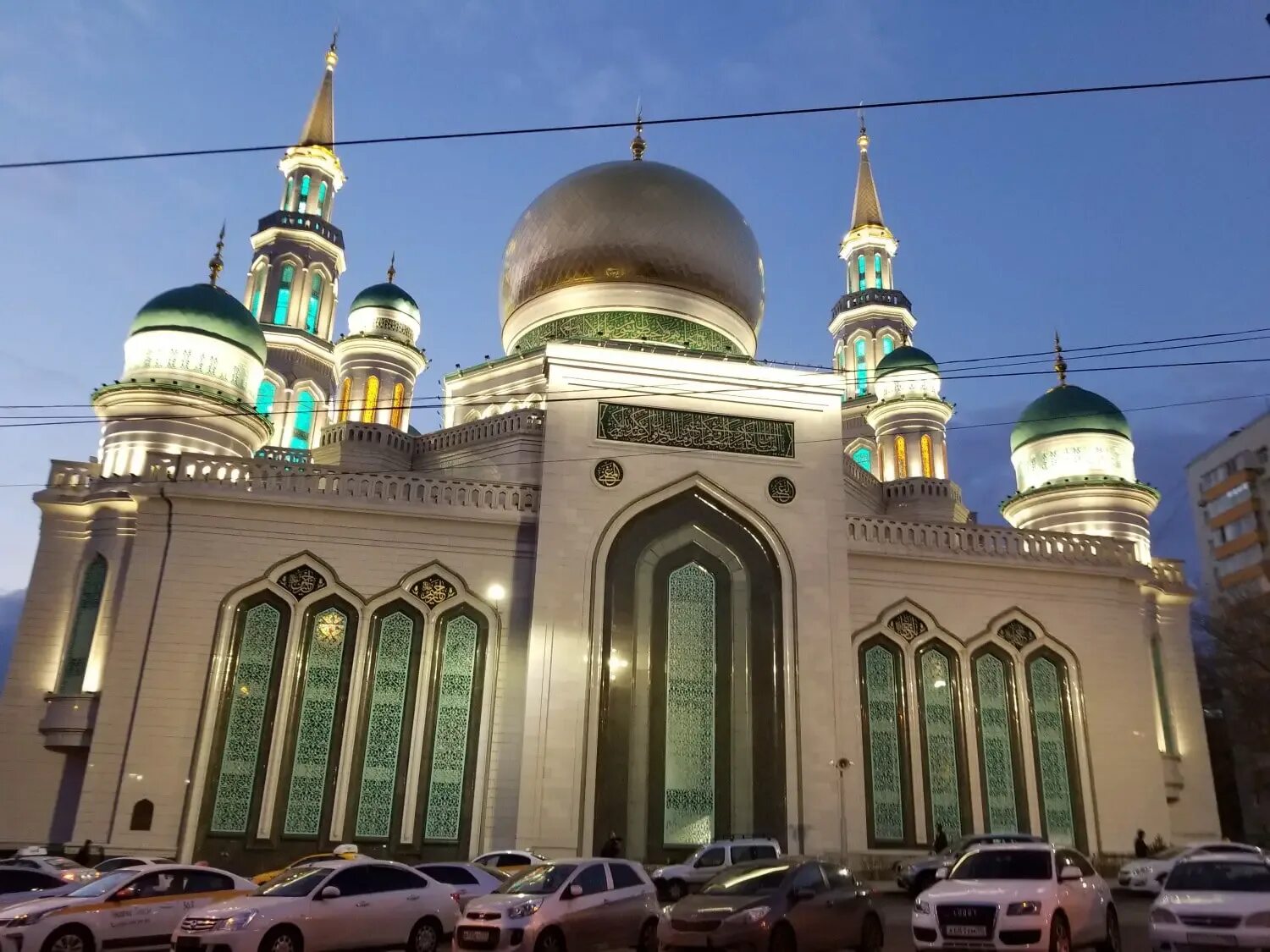 Мечети москвы фото. Центральная Соборная мечеть в Москве. Площадь Московской Соборной мечети.