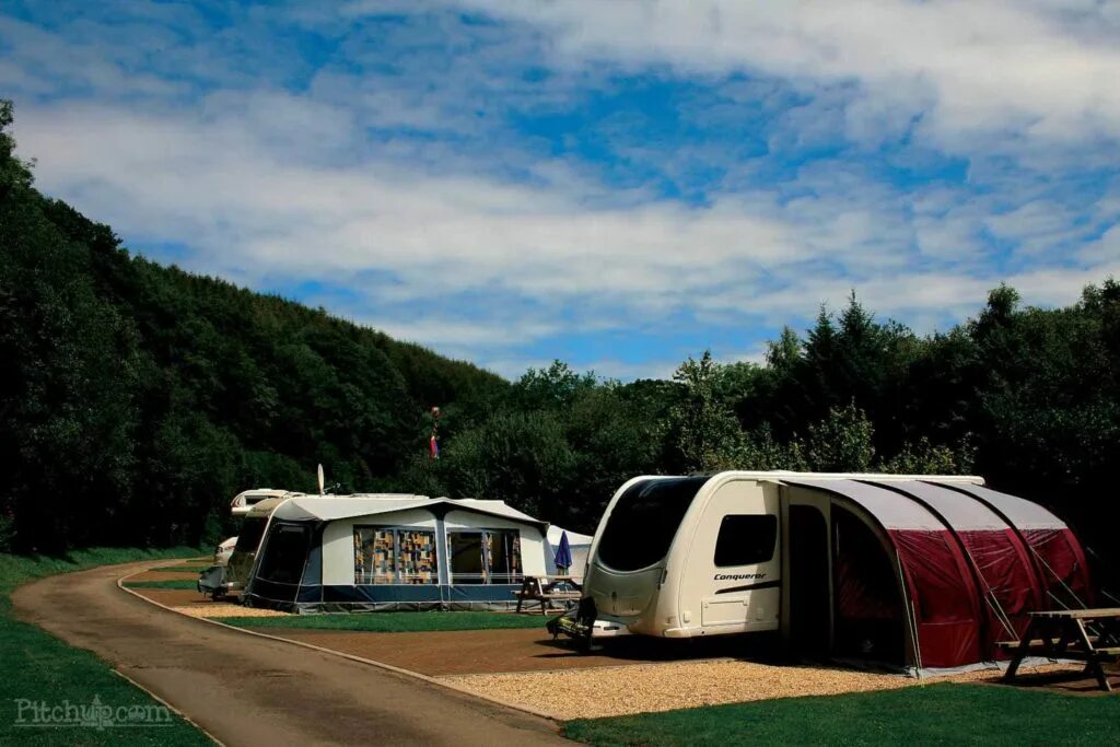 Camping park. Кемпинг парк Караидель. Кемпинг Холидей парк. Кемпинг парки. Необычные кемпинги Европы.