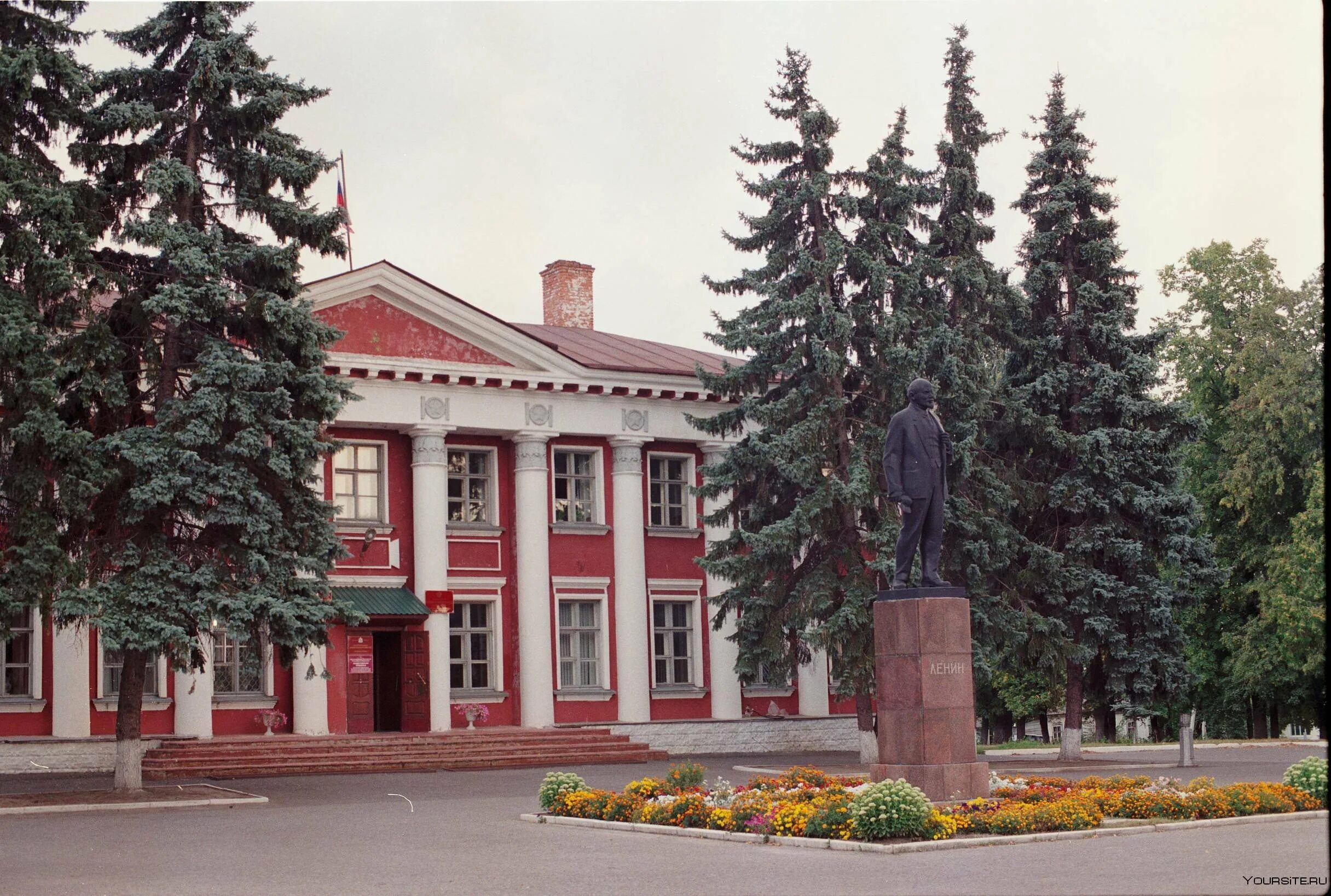 Льгов Курская область. Сквер Асеева Льгов. Город Льгов Курской области. Город Льгов достопримечательности.