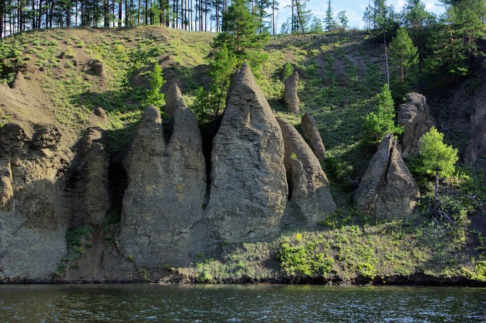 Каменный остров (гора). Каменный остров Свердловская область. Скалы каменный остров. Каменный остров в океане. Каменные острова читать