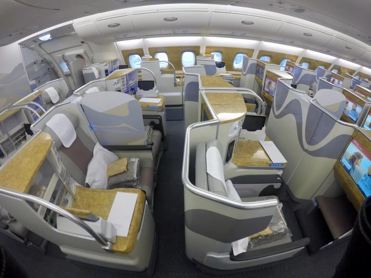 Организация бизнес класс. Emirates a380 800 Business class. Airbus a380 Emirates Business class. Emirates a380 Business class. Airbus a380-800 Emirates Business class.