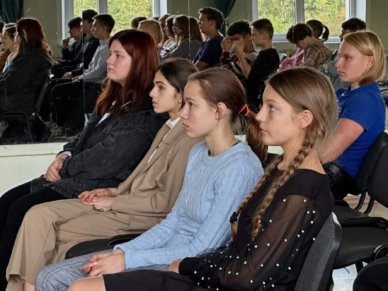 Заседание движения первых в школе. Звери школьники. Экология совещание. Школа 1 тюмень. Российское движение детей и молодежи движение первых.