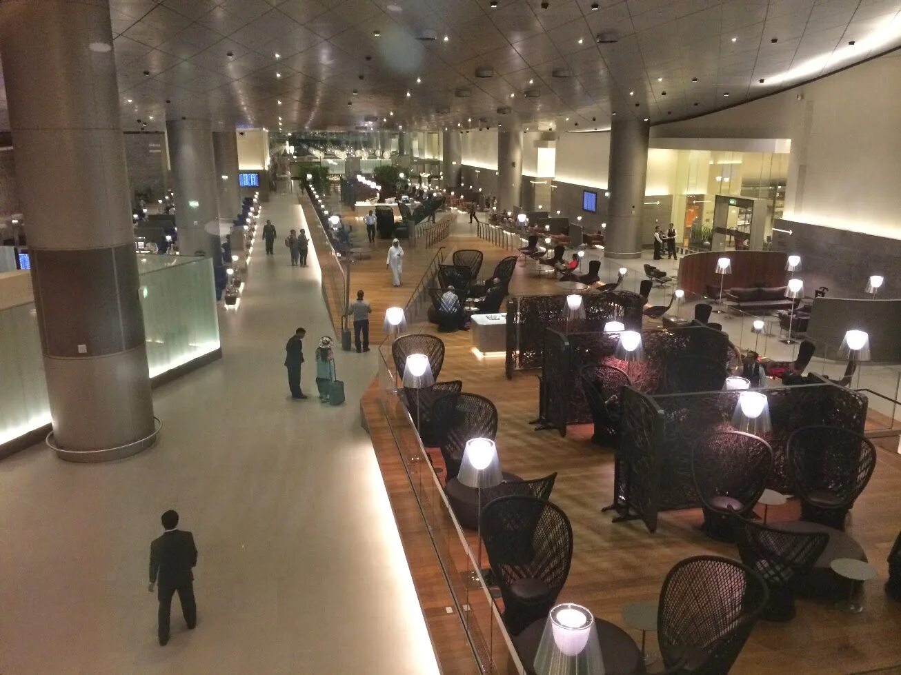 Аэропорт санья бизнес зал. Аэропорт доха катар лаунж зона. аэропорт хамад доха. аэропорт доха бизнес зал. лаунж в аэропорту катара.