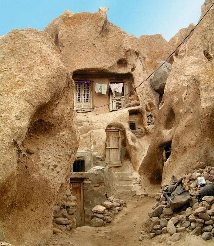 Ancient houses. Луиджи Фьюмара органическая архитектура. Кандован. Троглодиты жилище в Турции. Подземные жилища берберов.