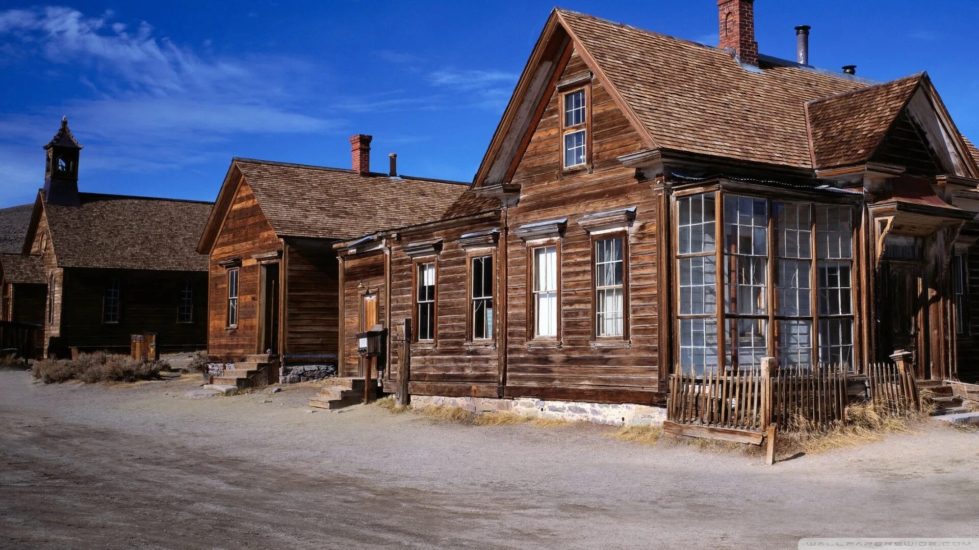 Abandoned village. Дом в Колорадо 1920. Деревня русский Лем Пермский край. Дряхлый дом в США. Старинный деревянный дом.