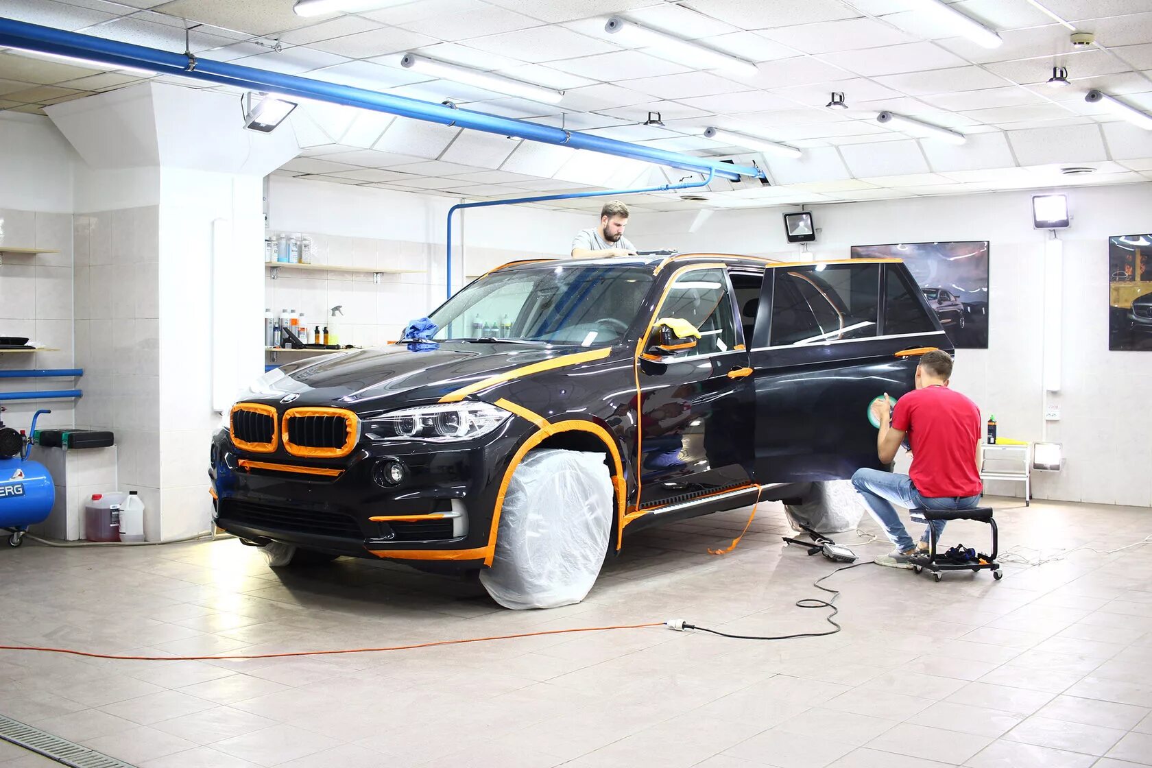 Ya detailing. Автомойка детейлинг. Детейлинг студия. Студия детейлинга. Авто в детейлинг центре.