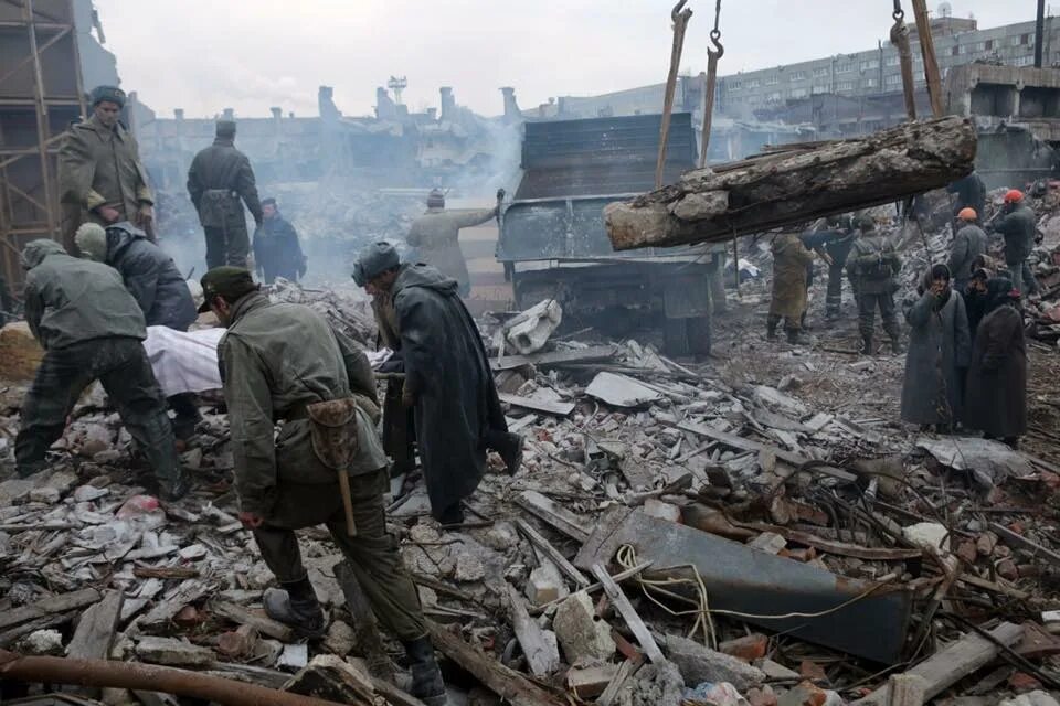 Землетрясение в москве годы. Спитак землетрясение 1988. Землетрясение в Армении в 1988.