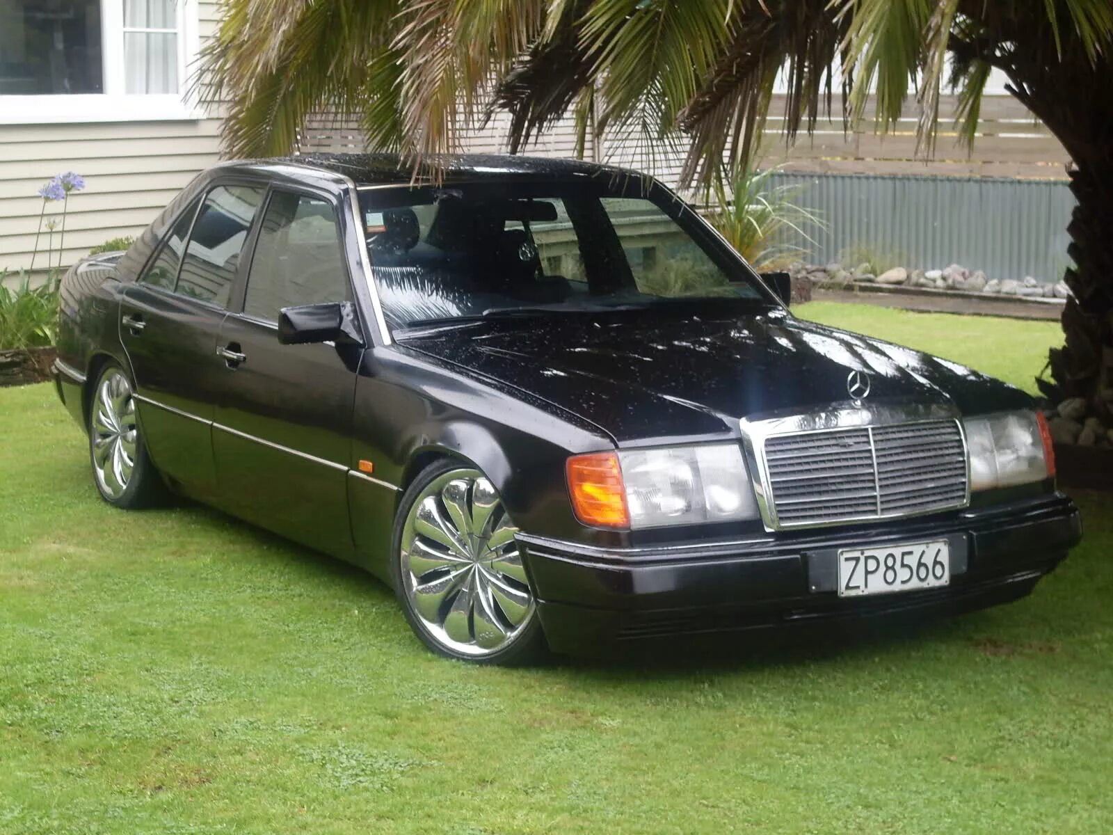 Mercedes 260. Mercedes 260. Мерседес 260 кузов. Мерседес е260. Мерседес 260.