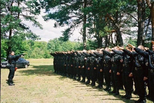 РНЕ русское национальное единство. РНЕ 1993. Баркашовцы 1993. Бойцы РНЕ.