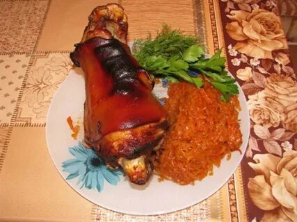 Рулька запеченная с квашеной капустой в духовке