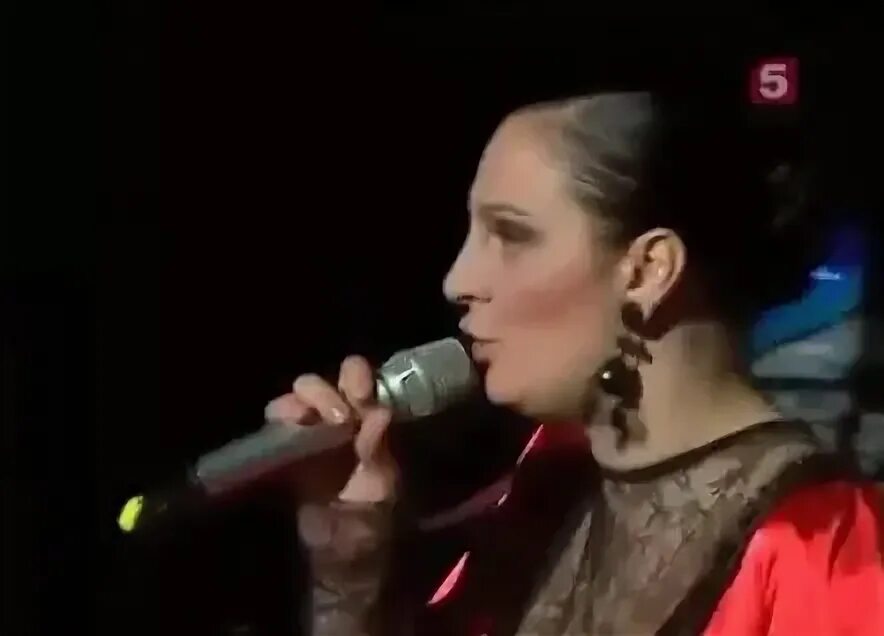 песня ваенги курю. ваенга курю мама. ваенга снова стою одна. ваенга курю мама. эстрадная певица ваенга.