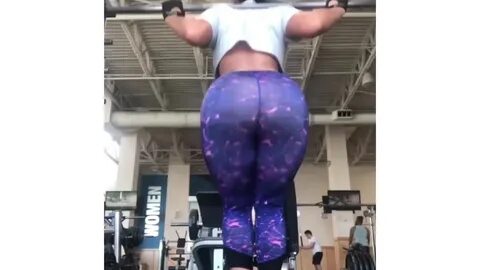 Amazing booty twerk.