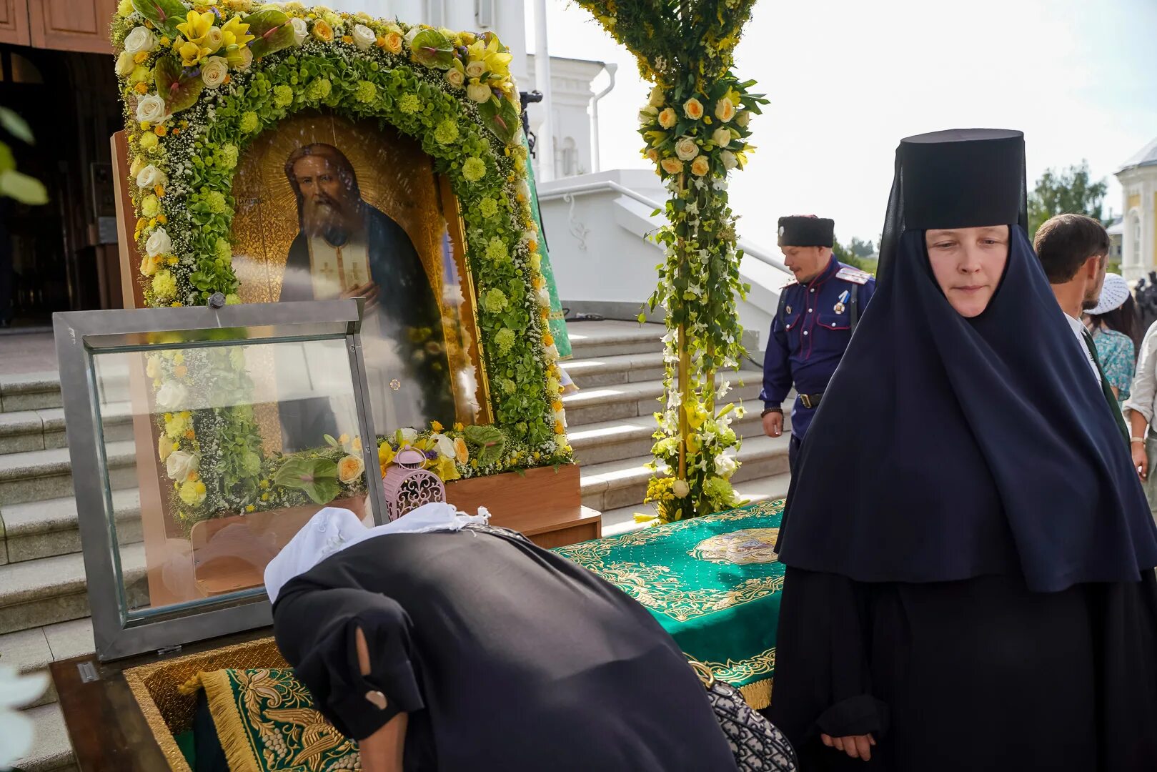 Мощи в дивеево. Дивеево 1 августа. Праздник в Дивеевском монастыре 1 августа. Дивеево обретение мощей.