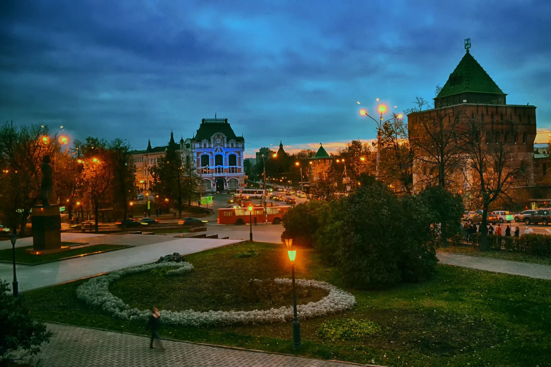 дом советов великий новгород. нижегородский кремль и площадь минина и пожарского. площять победа софийская. ул. новгород площадь города.
