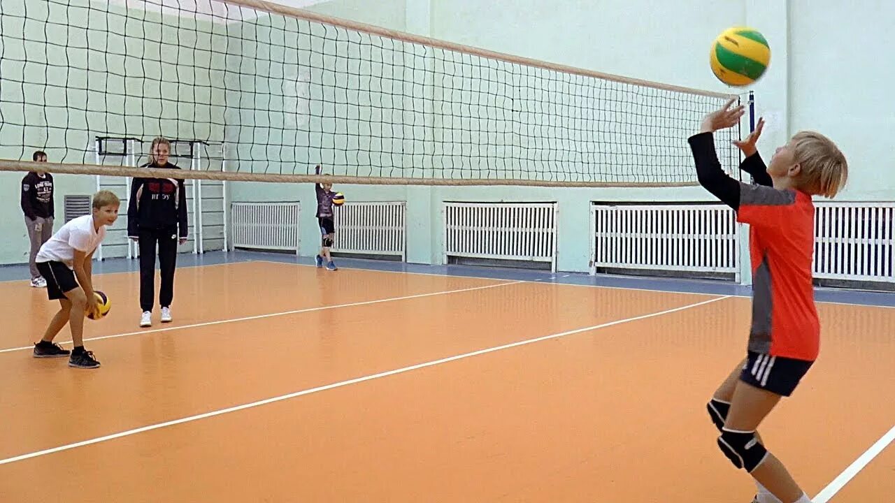 Волейбол дети тренировка. Волейбол дети тренировка. Тренировки по волейболу для детей. Волейбол дети. Волейбольная секция для детей.
