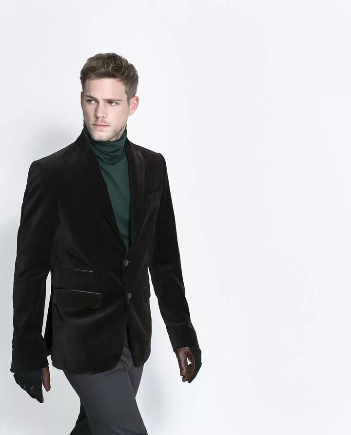 Пиджак потерял форму. Бархатный блейзер zara. блейзер мужской zara. бархатный пиджак zara мужской. zara men пиджак.