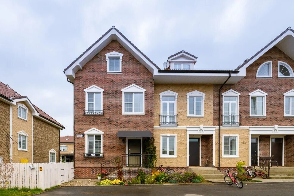 Коттеджный поселок мякинино. Коттеджный поселок в капотне. Жк сабурово парк. Кп зеленый дом десна. Дом внутри мкад.