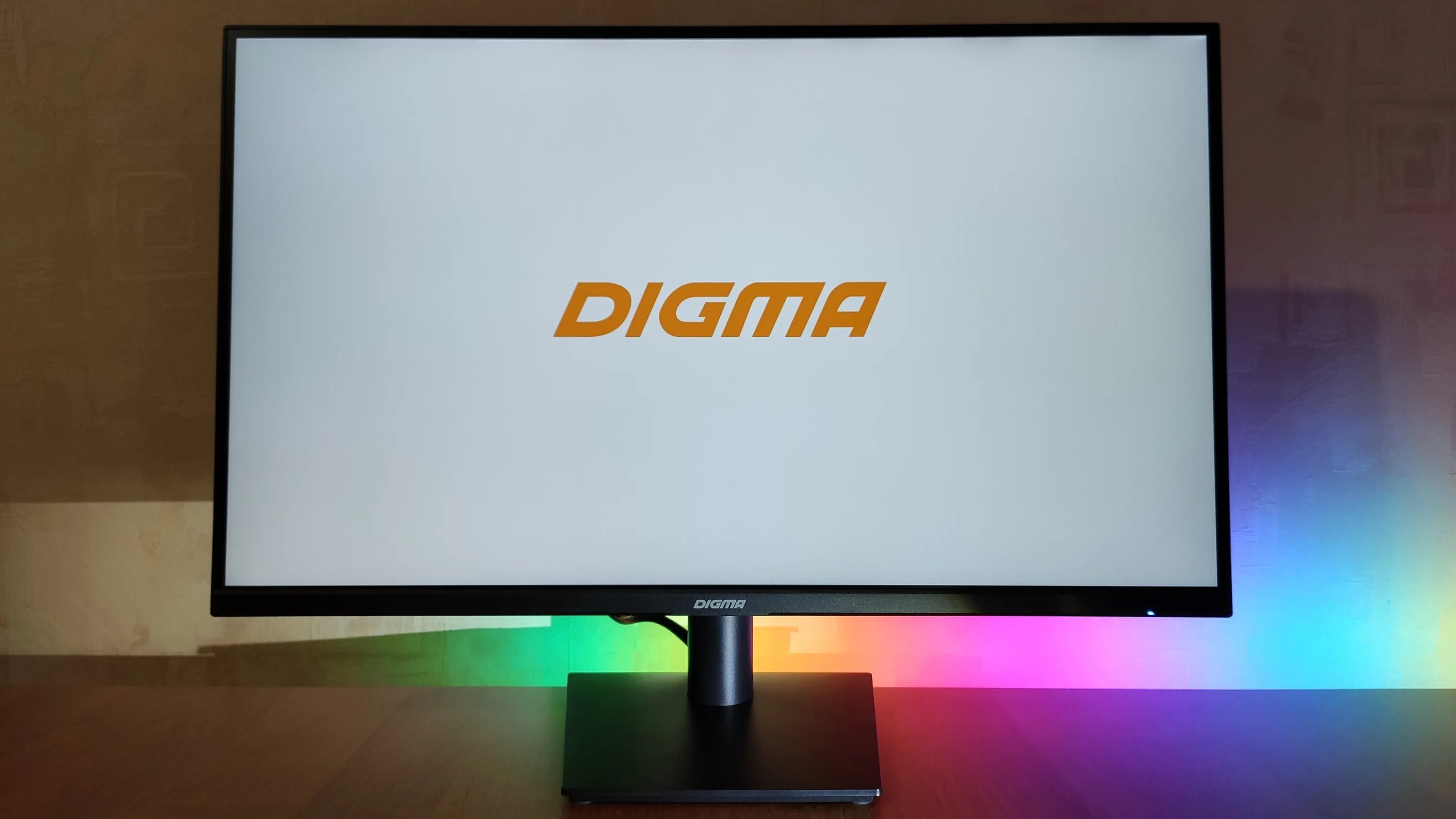 Digma dm monb2404. Монитор digma. digma изогнутый монитор. монитор дигма 27 дюймов. dm-monb2403.
