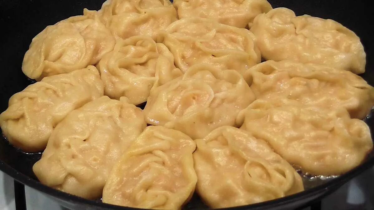 Манты в мантоварке. Манты без мантоварки. Как сварить манты если нет мантоварки. Как приготовить манты без пароварки. Манты без пароварки.