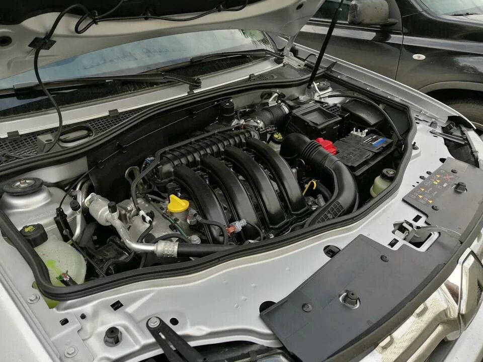 Какой двигатель стоит на дастере. Renault duster двигатель 2.0. моторный отсек рено дастер 1.6. двигатель рено дастер 1.6 дизель. рено дастер 2 литра.