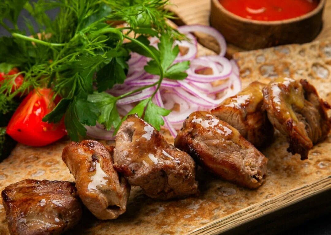 Шашлык из ягненка. Шашлык баранина антрекот. Баранья корейка шашлык. Баранина корейка. Баранья корейка шашлык.