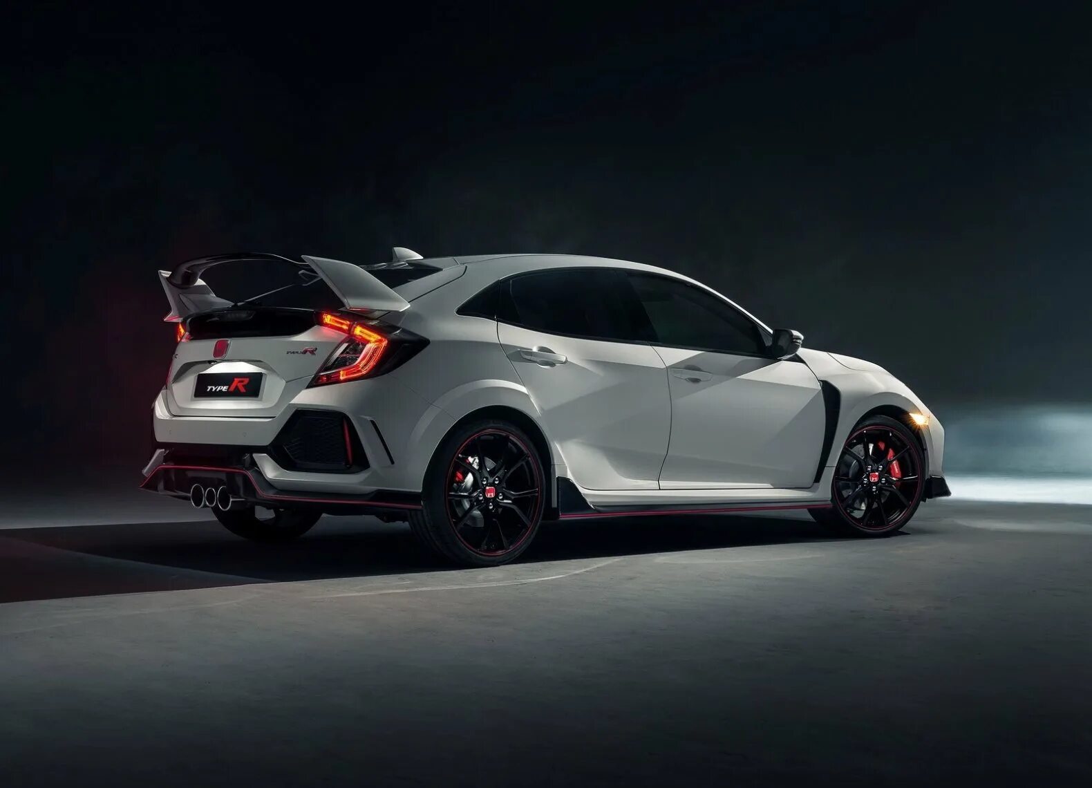 Type r x. Хонда цивик type r 2017. honda civic type r хэтчбек.