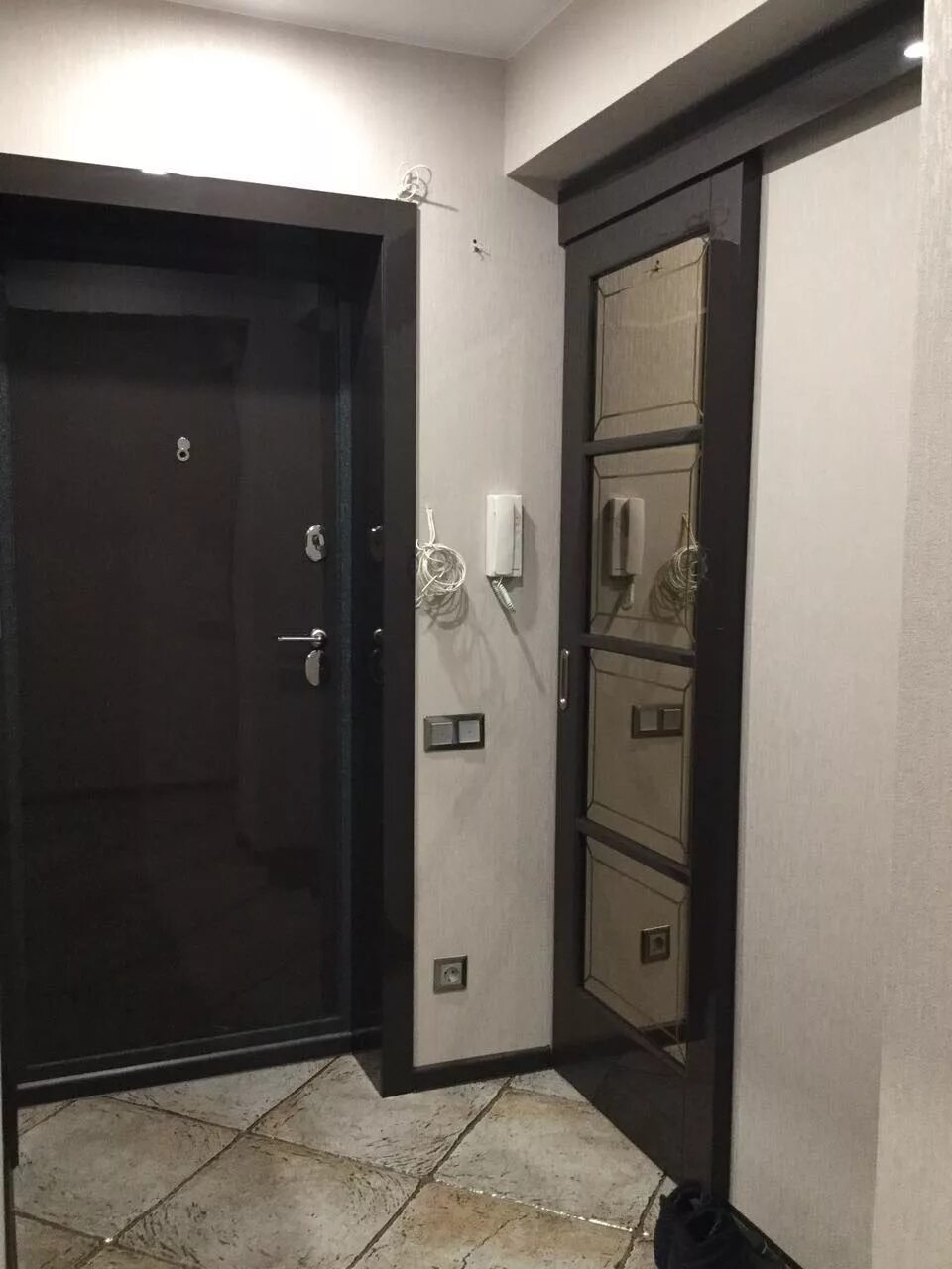 входная дверь в хрущевку. отделка откосов входной двери. откосы входной двери в хрущевке. отделка входной двери. входной проем в хрущевке.