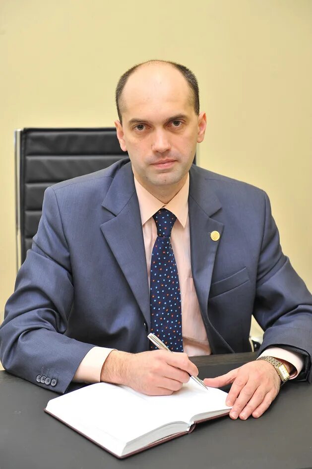 кадыров заместитель министра спорта. кадыров заместитель министра спорта. первый заместитель министра спорта рф азат кадыров. кадыров заместитель министра спорта. азат кадров замминистра.